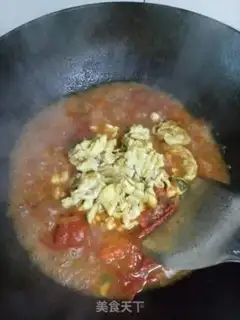 Make Tomato beef soup fried eggs step 3