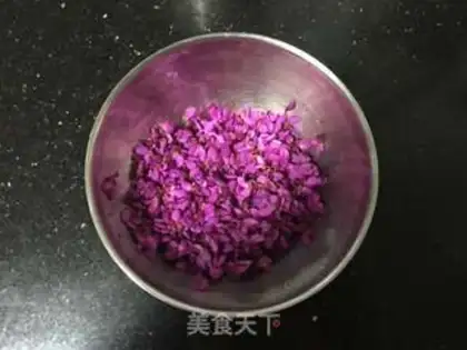 Make Scrambled eggs step 1