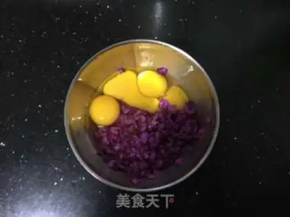 Make Scrambled eggs step 2