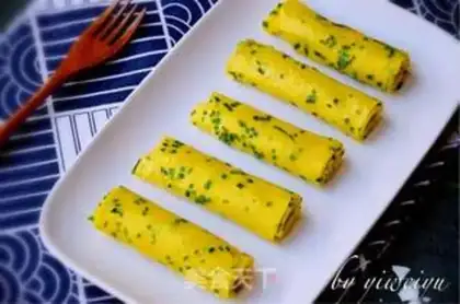 Make Garlic egg rolls step 10