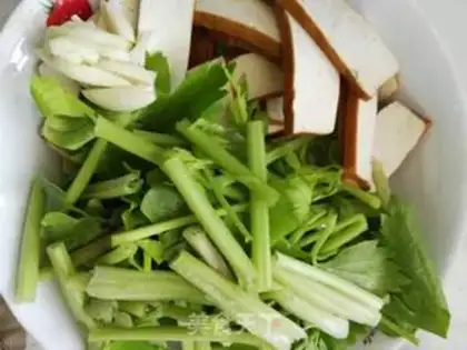 Make Celery fried dry step 1