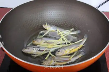 Make The yellowfish step 3