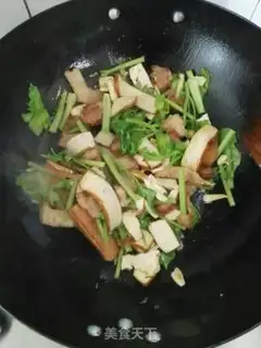 Make Celery fried dry step 5