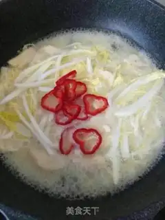 Make Eggs and dolls and egg soup step 2