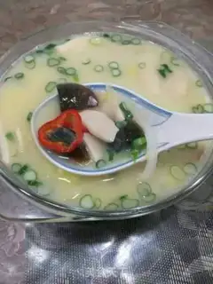 Make Eggs and dolls and egg soup step 3