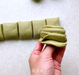 Make Pelican rolls step 8