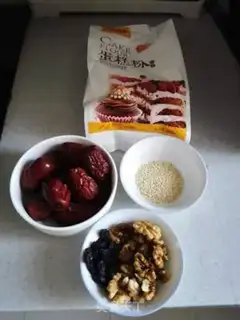 Make walnut dates step 0