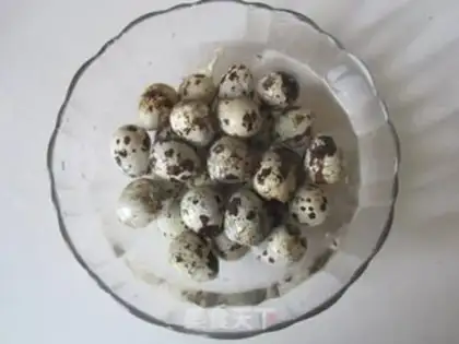 Make Five quail eggs step 1
