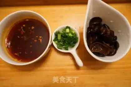 Make Spicy goose palms step 2
