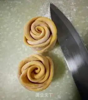 Make Rose buns step 12