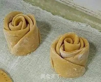 Make Rose buns step 13