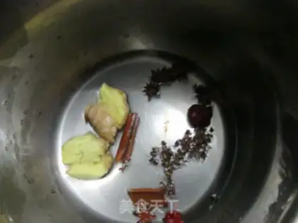 Make Maran head pigbone soup step 3