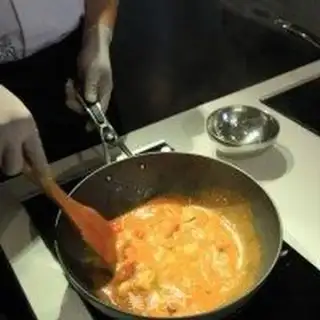 Make Curry King Fried crabs step 1