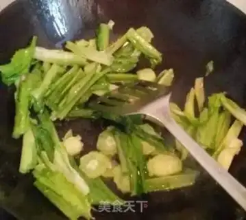 Make A piece of garlic and soy sauce step 4