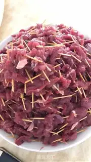 Make Spicy toothpick beef step 0
