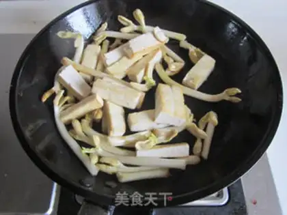 Make Peanut sprouts and tofu step 4