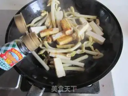 Make Peanut sprouts and tofu step 5