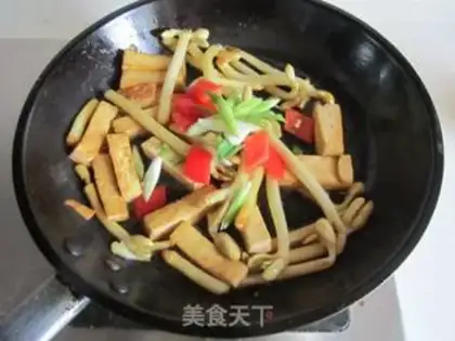 Make Peanut sprouts and tofu step 7