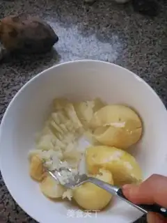 Make Russian red salad step 3