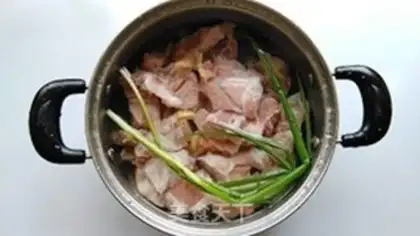 Make Soup with a small steak step 1