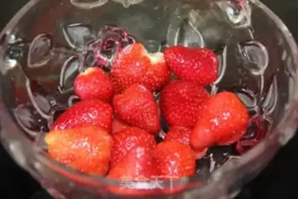 Make Strawberry yogurt step 3