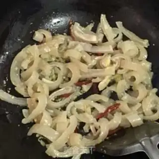 Make Home pig skin and onions step 5
