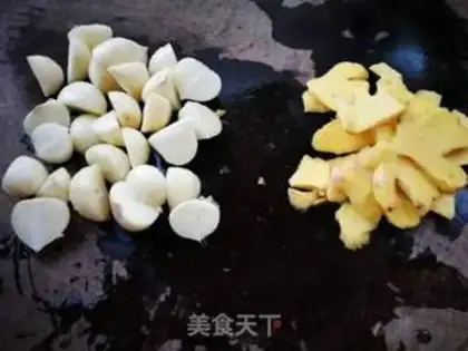 Make A black chicken with no water and garlic step 2