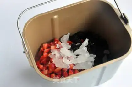 Make Strawberry saloon sauce step 4