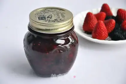 Make Strawberry saloon sauce step 8