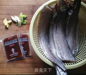 Make Japanese salad sauce and fish step 0