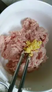 Make Wild pickle pork dumplings step 3