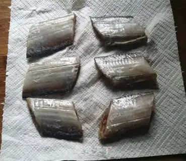 Make Japanese salad sauce and fish step 2