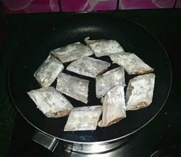 Make Japanese salad sauce and fish step 5