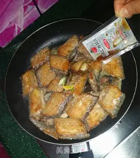 Make Japanese salad sauce and fish step 8