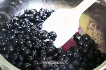 Make Blueberry jam step 2
