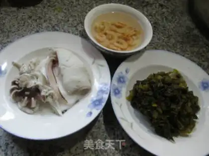 Make The sour is starting to fry the squid step 0