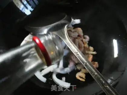 Make The sour is starting to fry the squid step 2