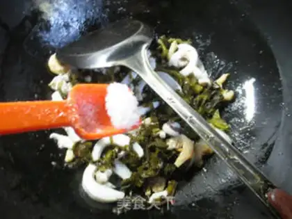 Make The sour is starting to fry the squid step 5