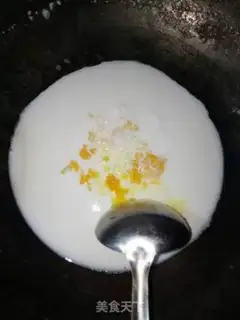 Make Yogurt strawberry ice cream step 2