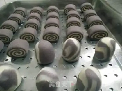 Make Double-coloured buns step 4