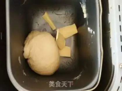 Make ♪ On the bottom of the honey bread ♪ step 2