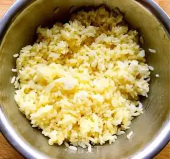 Make Sodium and egg fried rice step 3