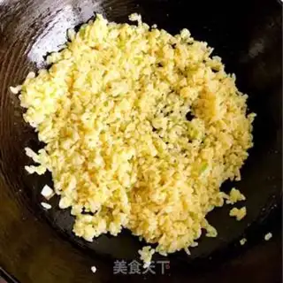 Make Sodium and egg fried rice step 4