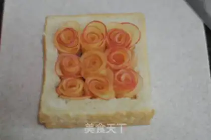 Make Apple roses, toast box step 12