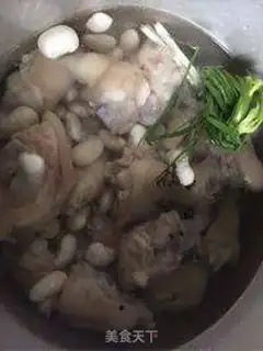 Make Bean hoof soup step 2