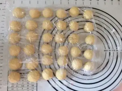 Make Rose bread step 4