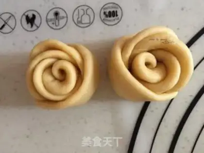 Make Rose bread step 7