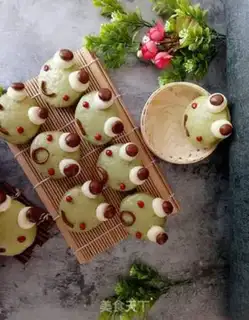 Make Elbow frog buns step 14