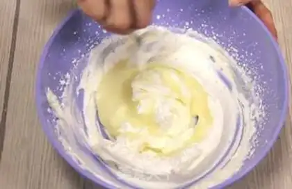 Make Homemade milk chocolate ice cream step 1