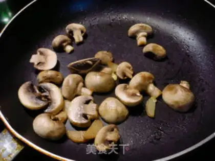 Make Mulberry fried eggs step 1